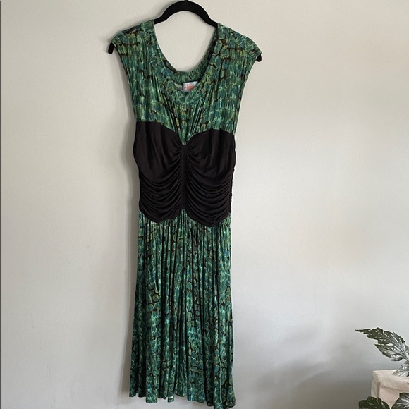 Plenty by Tracy Reese Dresses & Skirts - Plenty by Tracy Reese Green Patterned Midi Dress with Black Ruched Waist